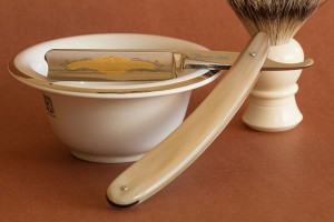 Wacker_Jungmeister_Rasiermesser_mit_Pinsel_und_Schale